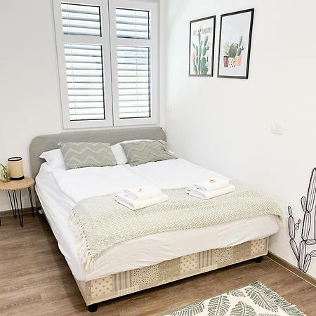 Anita'S Studio Apartments Ljubljana Extérieur photo