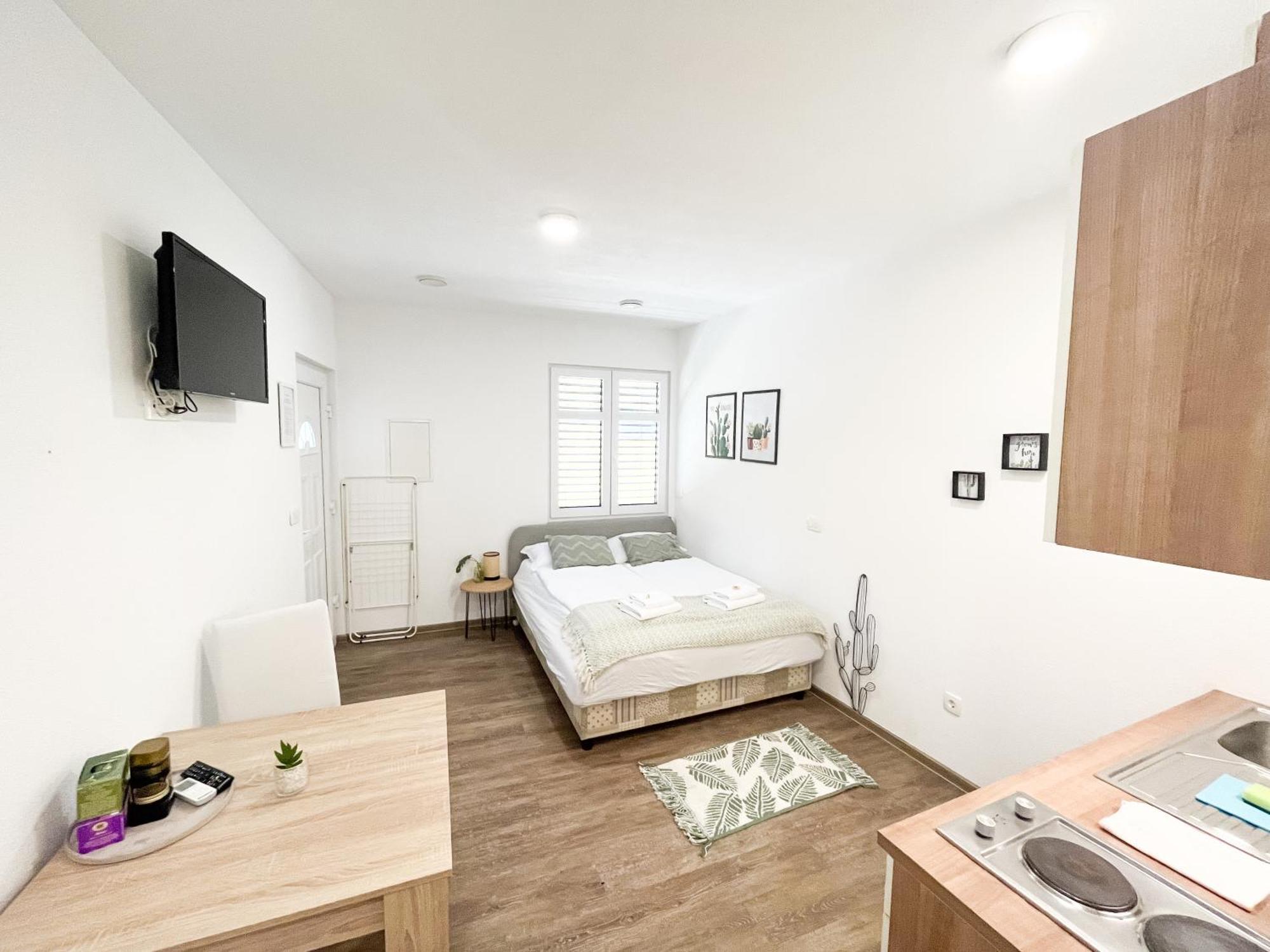 Anita'S Studio Apartments Ljubljana Extérieur photo