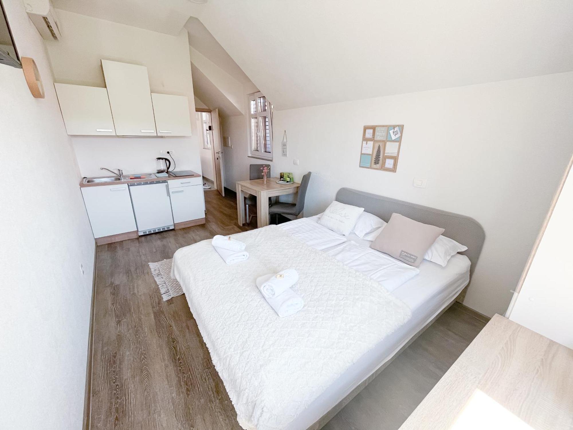 Anita'S Studio Apartments Ljubljana Extérieur photo