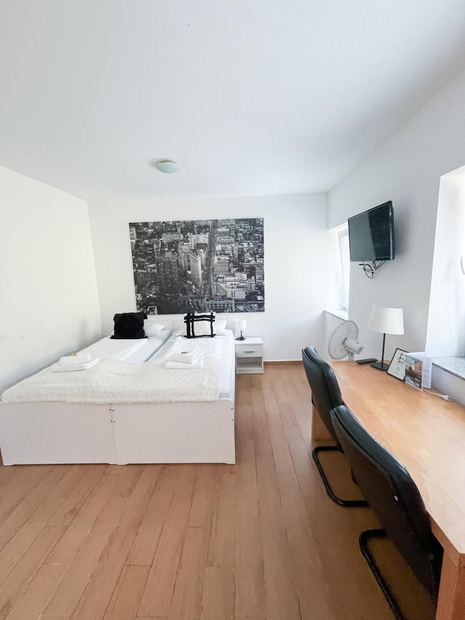 Anita'S Studio Apartments Ljubljana Extérieur photo