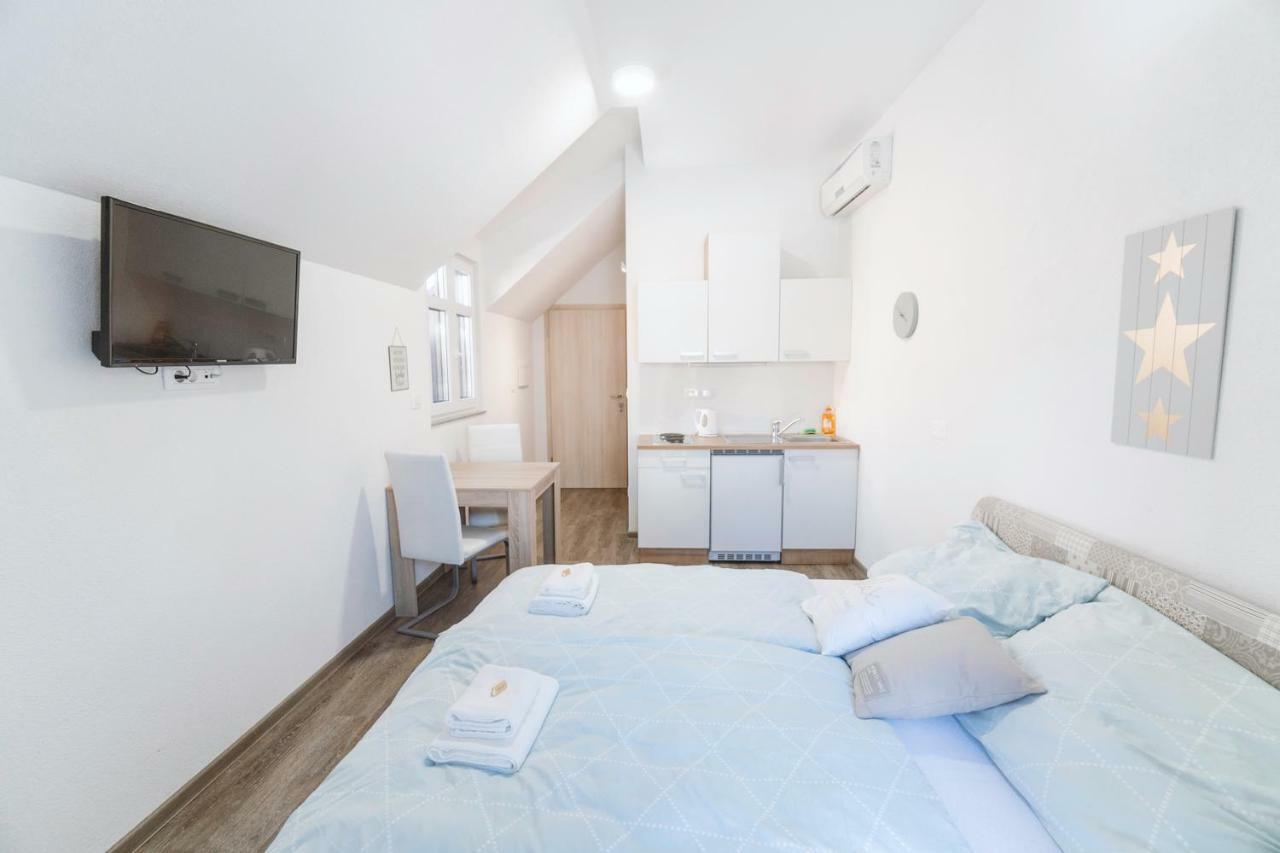 Anita'S Studio Apartments Ljubljana Extérieur photo